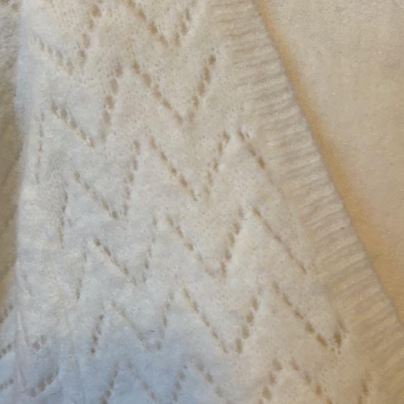 🤍❄️New York & Co Sweater - Picture 2 of 4